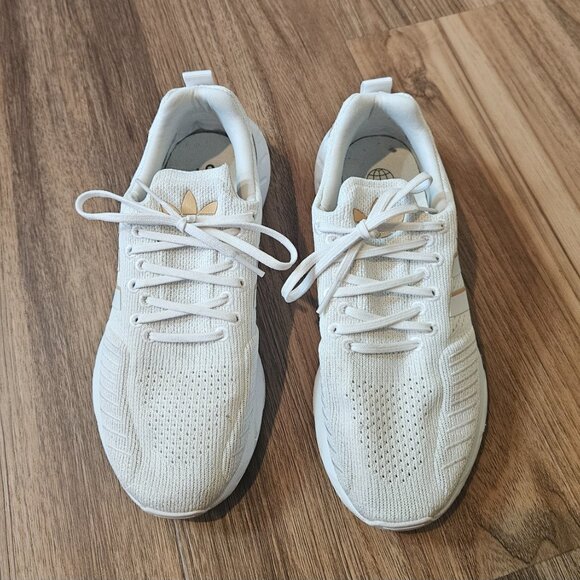 Womens White / Gold Tennis Shoes - Picture 2 of 6